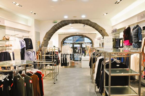 Riom (Puy-de-Dôme) : Exclusivité - Cession de droit au bail – Boutique emplacement N°1