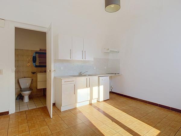 A louer PAU (entre facultés et centre-ville), Studio de 16,13 m² dans petite maison de plain-pied composé de 4 appartements