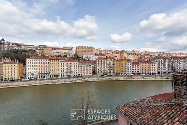 Duplex de caractère au dernier étage avec ascenseur et vue Saône