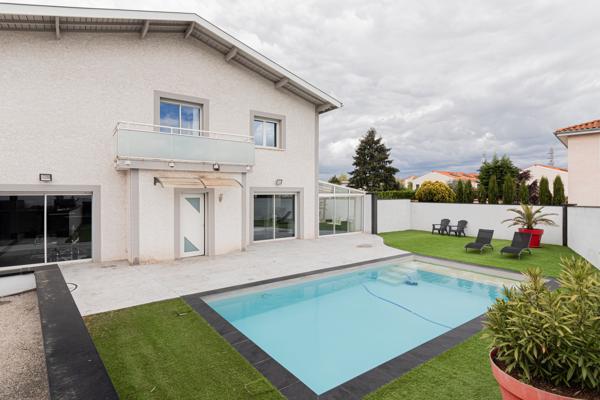Maison de 212 m² (intersection Rillieux/Caluire/Sathonay) avec Piscine