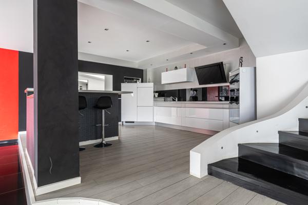 Maison de 212 m² (intersection Rillieux/Caluire/Sathonay) avec Piscine