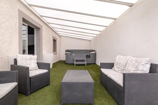 Maison de 212 m² (intersection Rillieux/Caluire/Sathonay) avec Piscine