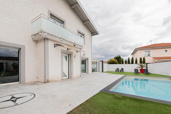 Maison de 212 m² (intersection Rillieux/Caluire/Sathonay) avec Piscine