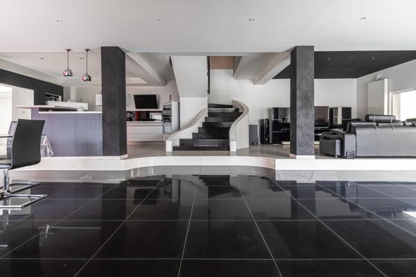 Maison de 212 m² (intersection Rillieux/Caluire/Sathonay) avec Piscine