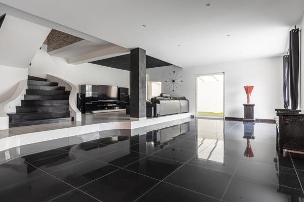 Maison de 212 m² (intersection Rillieux/Caluire/Sathonay) avec Piscine