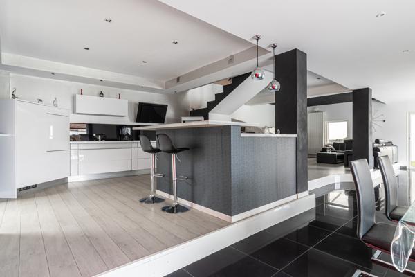 Maison de 212 m² (intersection Rillieux/Caluire/Sathonay) avec Piscine