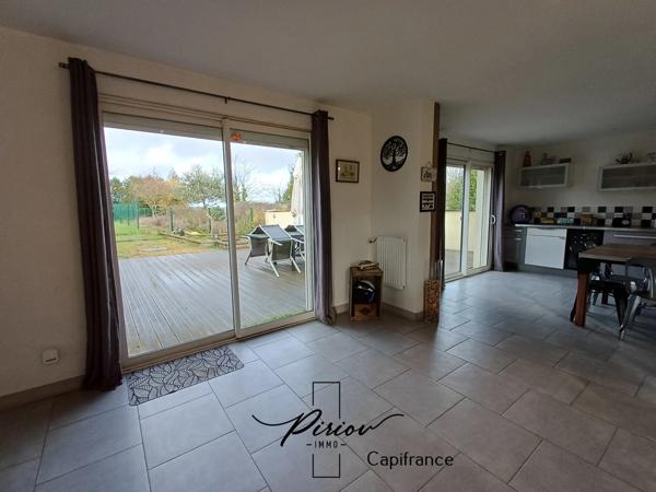 Maison - plain pied - grands garages dont accueil camping car