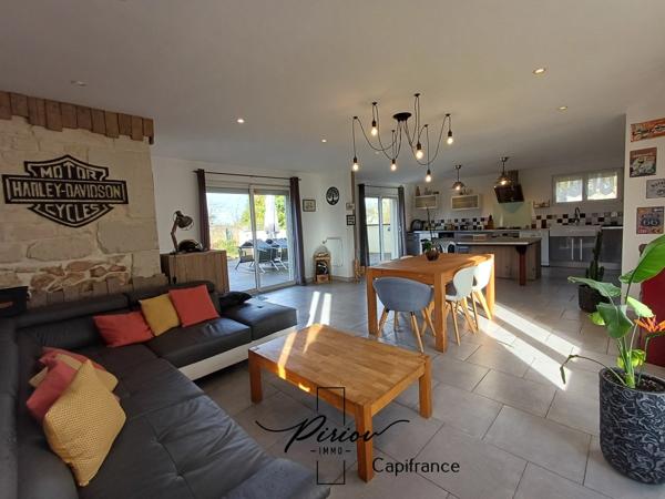 Maison - plain pied - grands garages dont accueil camping car