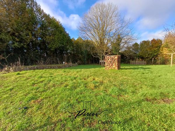 Maison - plain pied - grands garages dont accueil camping car