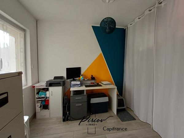 Maison - plain pied - grands garages dont accueil camping car