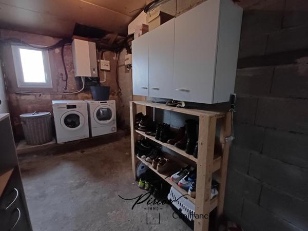 Maison - plain pied - grands garages dont accueil camping car