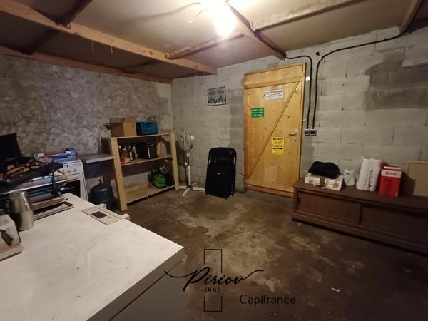 Maison - plain pied - grands garages dont accueil camping car