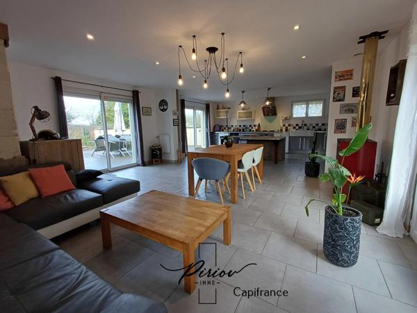 Maison - plain pied - grands garages dont accueil camping car