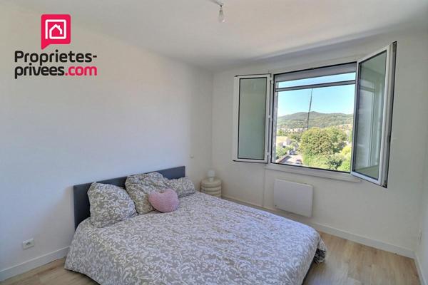 Appartement 2 chambres 72 m2, cave et garage