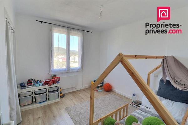 Appartement 2 chambres 72 m2, cave et garage