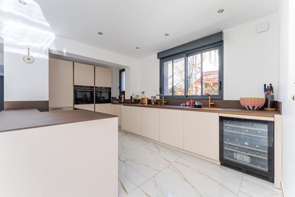 Villeurbanne (69100) Maison avec terrain 7 pièces 170m²