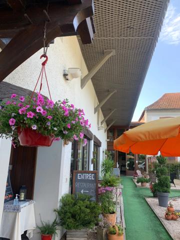 Fonds de commerce et murs à vendre NOUILHAN (65) : hôtel-restaurant + maison d'habitation