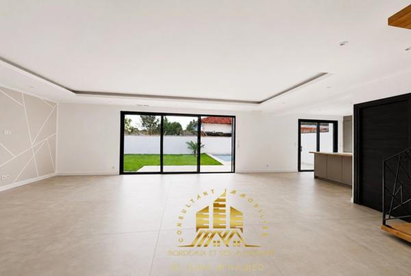 Maison familiale contemporaine avec piscine et jardin – Proche Bordeaux
