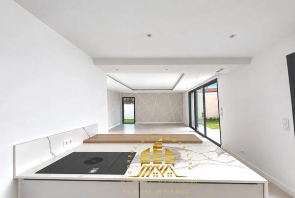 Maison familiale contemporaine avec piscine et jardin – Proche Bordeaux