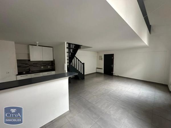 Appartement à louer 2 pièces 55.3m² Nîmes (30000)