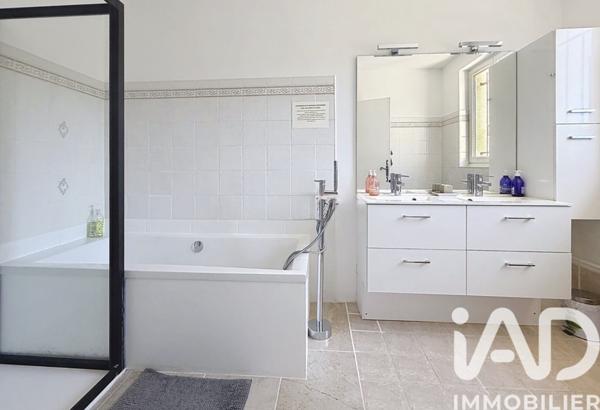 Maison à vendre 5 pièces 217,08 m² Nîmes