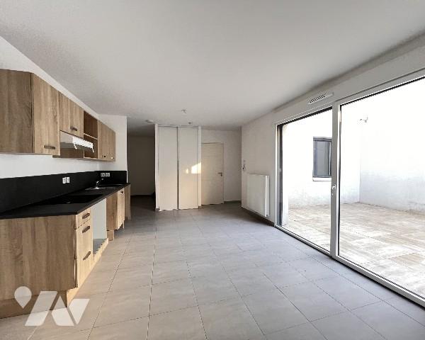 Coeur Point du Jour, T2 avec grande terrasse de 21 m² et garage fermé dans résidence 2020.