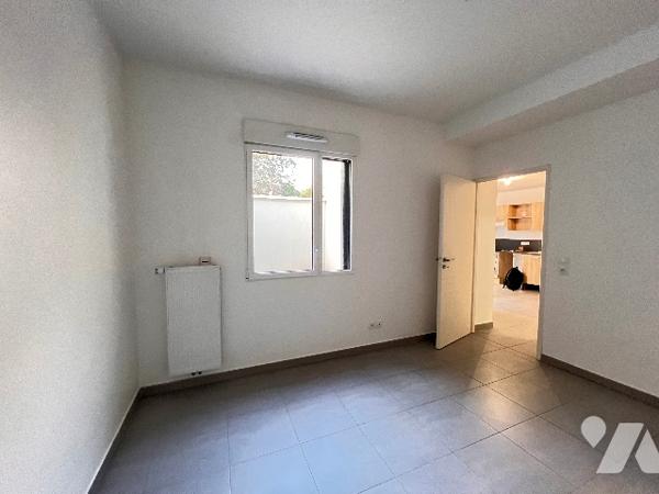 Coeur Point du Jour, T2 avec grande terrasse de 21 m² et garage fermé dans résidence 2020.