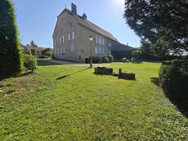 Magnifique maison en pierre de 271 M²