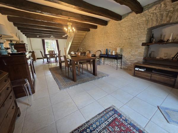Magnifique maison en pierre de 271 M²