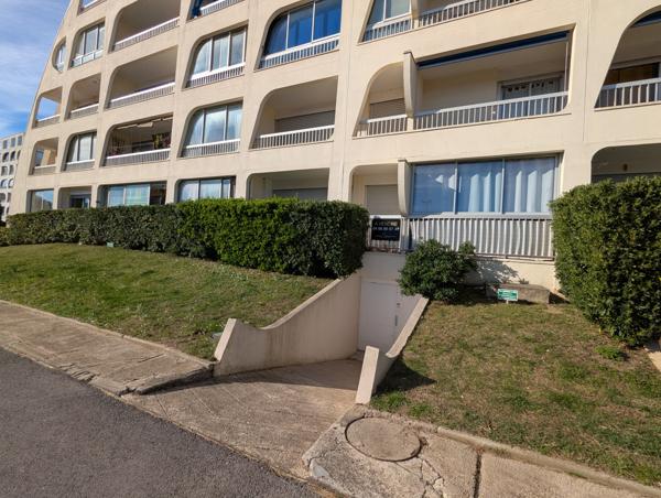 DEUX PIECES QUAI D'HONNEUR A PORT CAMARGUE Le Grau-du-Roi (30240)