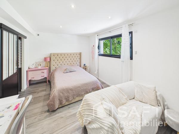 Maison contemporaine avec 4 chambres - quartier Le Camp des Lanciers