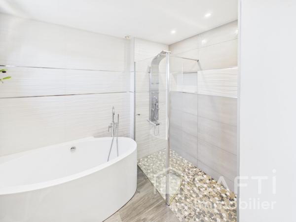 Maison contemporaine avec 4 chambres - quartier Le Camp des Lanciers