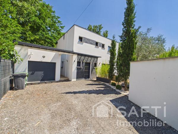 Maison contemporaine avec 4 chambres - quartier Le Camp des Lanciers