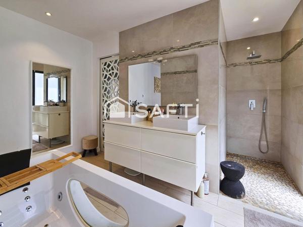 Maison contemporaine avec 4 chambres - quartier Le Camp des Lanciers