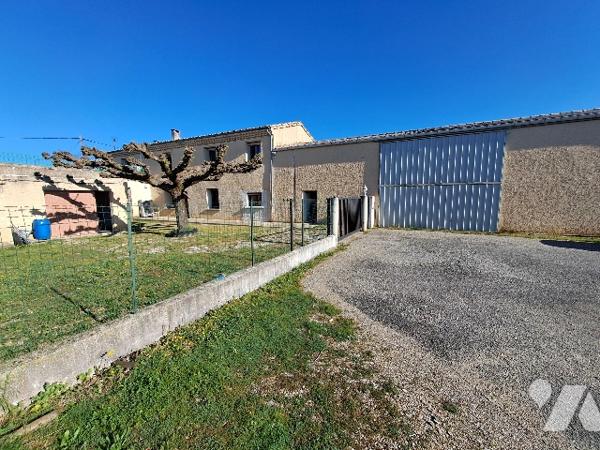 LA BATIE ROLLAND, ferme de 168m² habitable avec grange, jardin et chênes truffier.