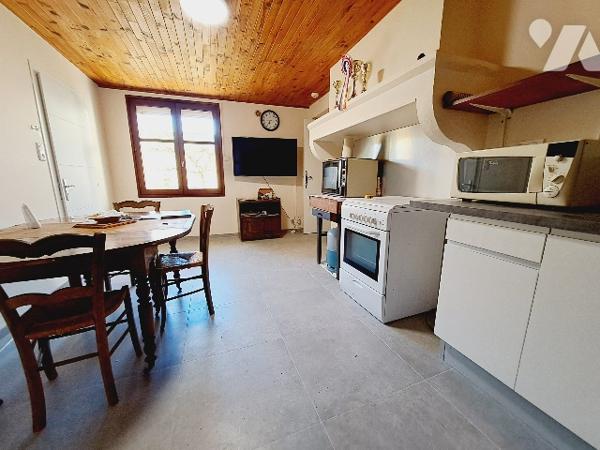 LA BATIE ROLLAND, ferme de 168m² habitable avec grange, jardin et chênes truffier.