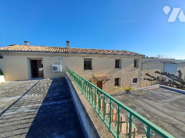 LA BATIE ROLLAND, ferme de 168m² habitable avec grange, jardin et chênes truffier.