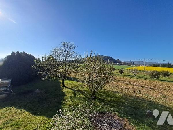 LA BATIE ROLLAND, ferme de 168m² habitable avec grange, jardin et chênes truffier.