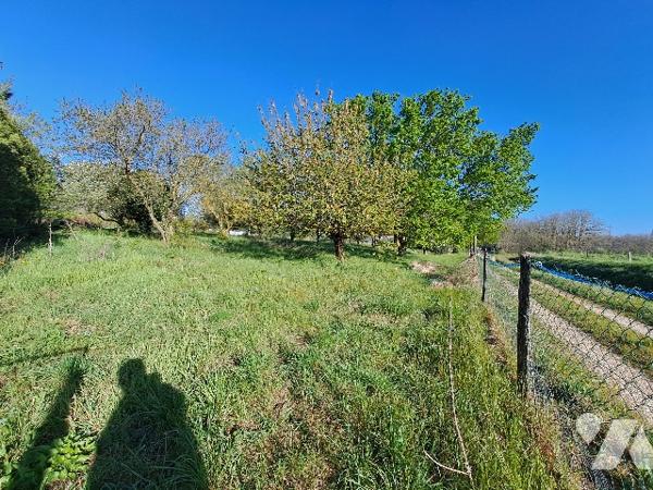 LA BATIE ROLLAND, ferme de 168m² habitable avec grange, jardin et chênes truffier.