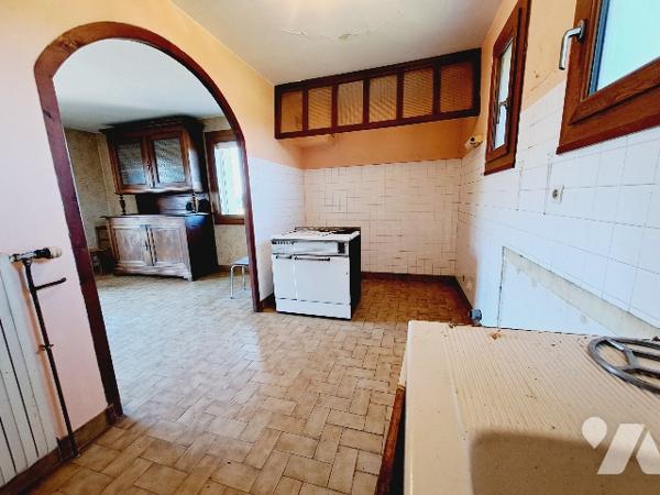 LA BATIE ROLLAND, ferme de 168m² habitable avec grange, jardin et chênes truffier.