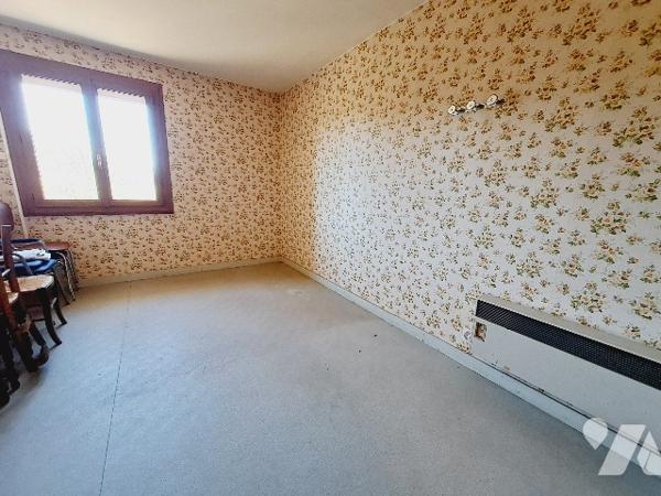 LA BATIE ROLLAND, ferme de 168m² habitable avec grange, jardin et chênes truffier.