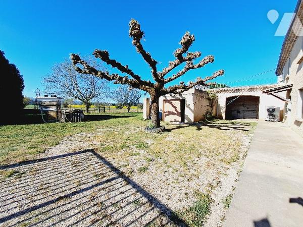LA BATIE ROLLAND, ferme de 168m² habitable avec grange, jardin et chênes truffier.