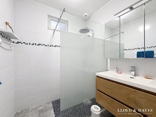 Meschers sur Gironde : Maison Contemporaine de 117 m² + garage, avec Piscine , sur 1000m² de terrain