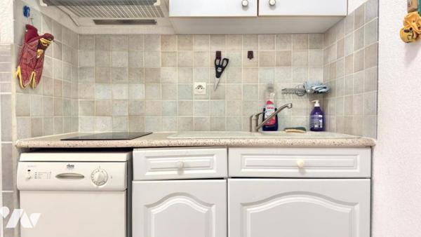 FREJUS - Studio situé en copropriété avec piscine