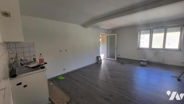 Immeuble quatre appartements et un atelier sur 6a 98ca de terrain