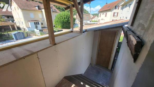 Immeuble quatre appartements et un atelier sur 6a 98ca de terrain