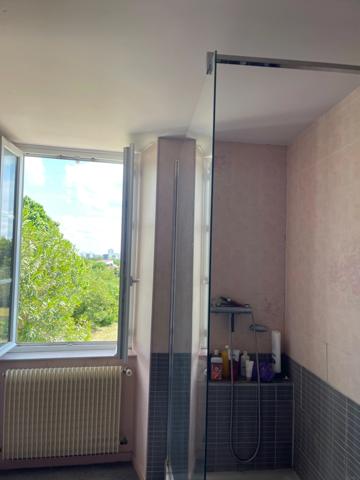 PROPRIETE/MAISON EN PIERRE A DEUX PAS DU CETRE VILLE DE LA ROCHELLE ET DE L 'ILE DE RE BEAU CORP DE FERME