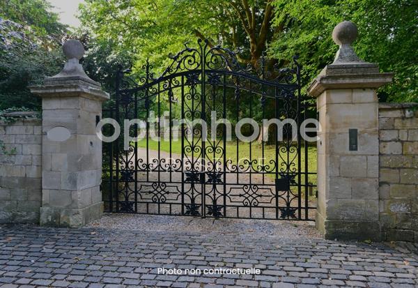 PROPRIETE/MAISON EN PIERRE A DEUX PAS DU CETRE VILLE DE LA ROCHELLE ET DE L 'ILE DE RE BEAU CORP DE FERME
