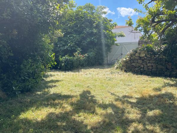 PROPRIETE/MAISON EN PIERRE A DEUX PAS DU CETRE VILLE DE LA ROCHELLE ET DE L 'ILE DE RE BEAU CORP DE FERME