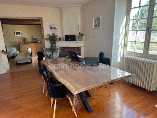 PROPRIETE/MAISON EN PIERRE A DEUX PAS DU CETRE VILLE DE LA ROCHELLE ET DE L 'ILE DE RE BEAU CORP DE FERME